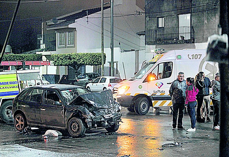 Tres personas tuvieron que ir a un hospital por un choque en 19 y 74