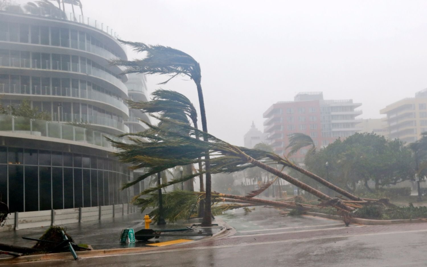 Con menos fuerza, Irma se dirige a la costa oeste de Florida