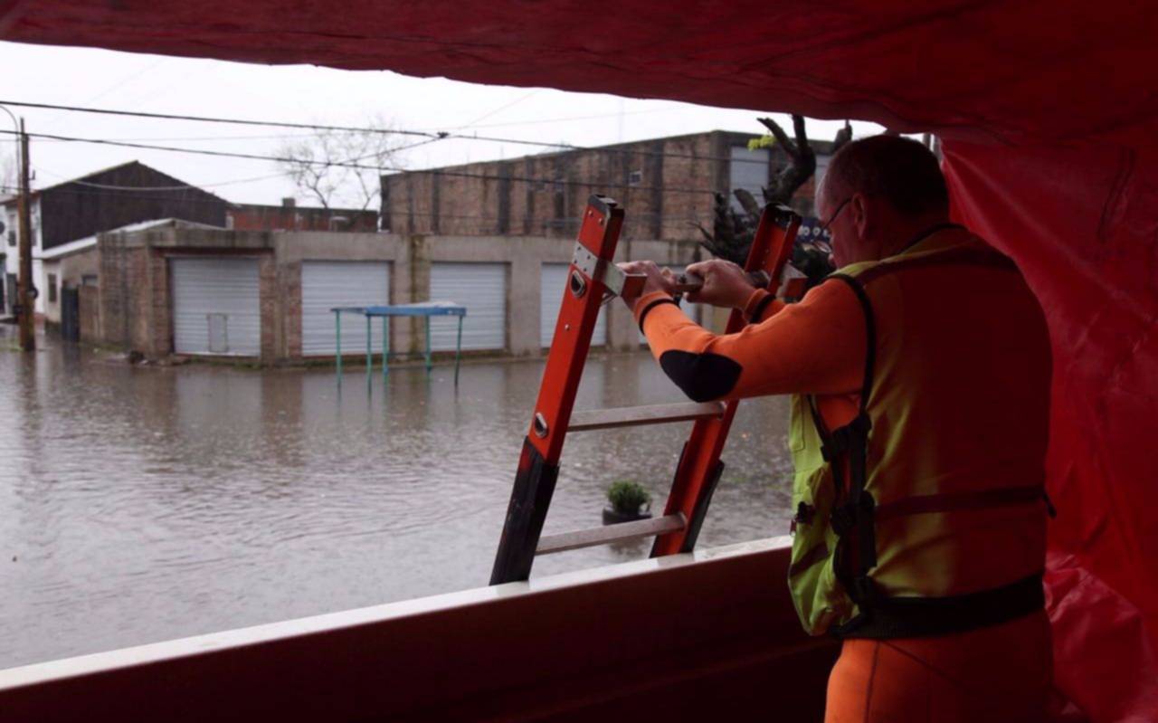 Desbordaron los arroyos y el temporal causó estragos en Quilmes