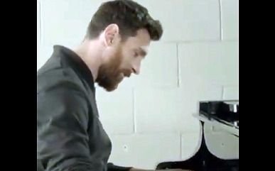 VIDEO-Messi, un maestro también del piano: mirá cómo tocó el himno de la Champions