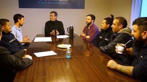 Randazzo recibió a empleados despedidos de Pepsico