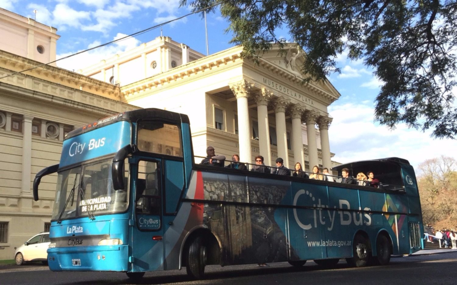 Se inauguró el "Bus Turístico Municipal" para recorrer la ciudad