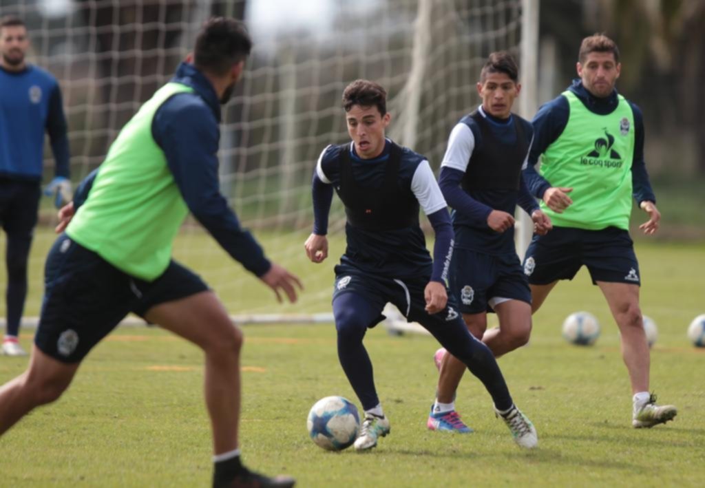 Siguen las pruebas y el once no está definido