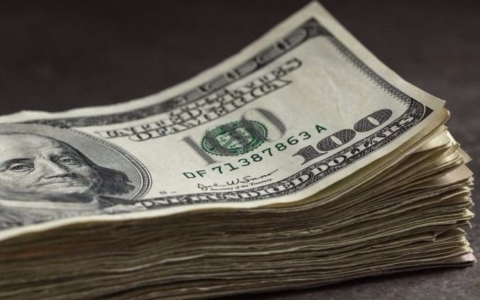 El dólar cerró la semana a $17,27 y reportó una caída de 21 centavos