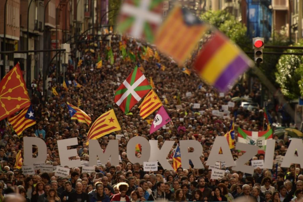 Crece la tensión política en España por el referéndum independentista catalán