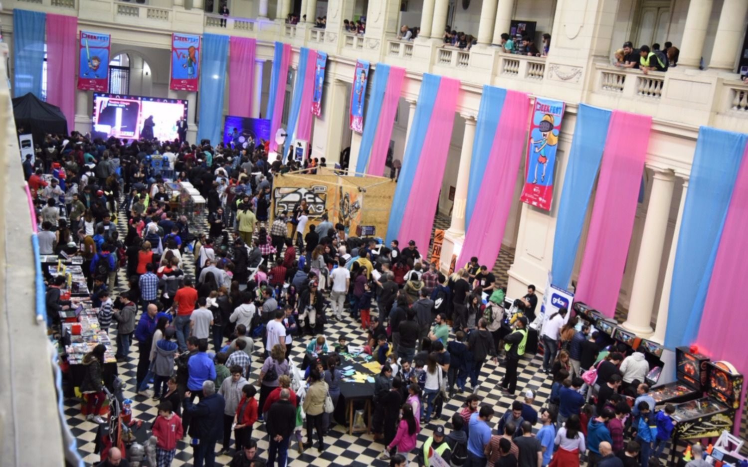 Miles de personas disfrutaron de la primera "Geek Fest" en la Ciudad