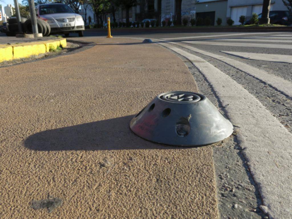 El vandalismo llegó a la nueva señalización de las diagonales