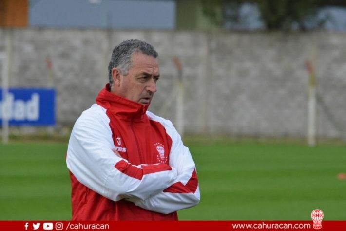 Alfaro bajo la lupa del público y los jugadores