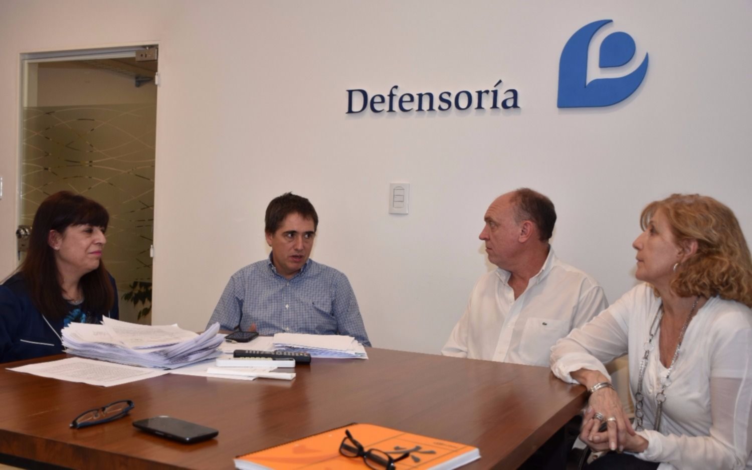 La Defensoría irá a la Justicia contra el posible desembarco de Farmacity 
