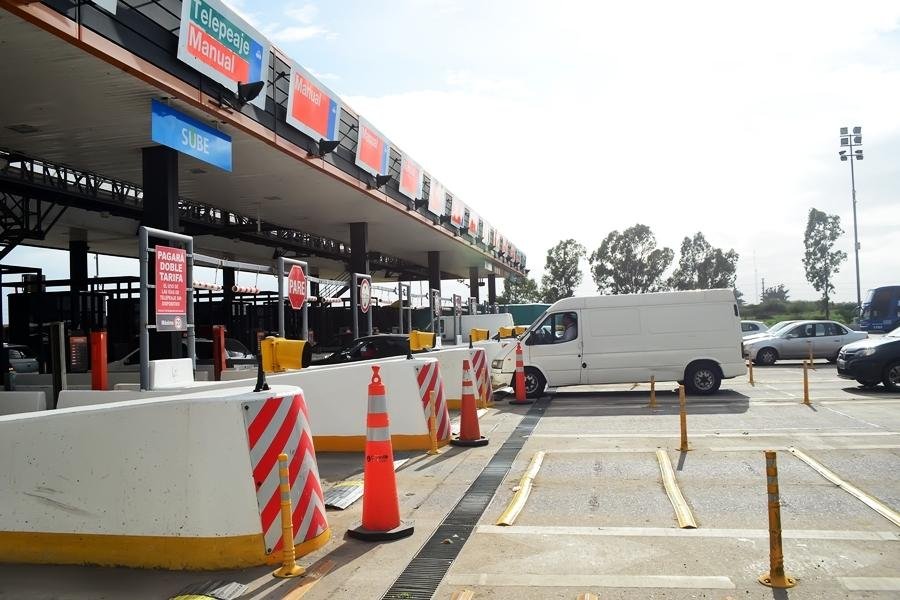 Carriles reducidos en la Autopista por una obra de nueva señalización