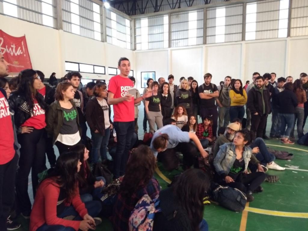 Un frente entre peronistas y la izquierda desplazaba a La Cámpora de la Fulp