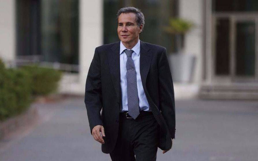 Nisman: pericia revelaría que al fiscal lo sujetaron de las manos, lo golpearon y lo drogaron