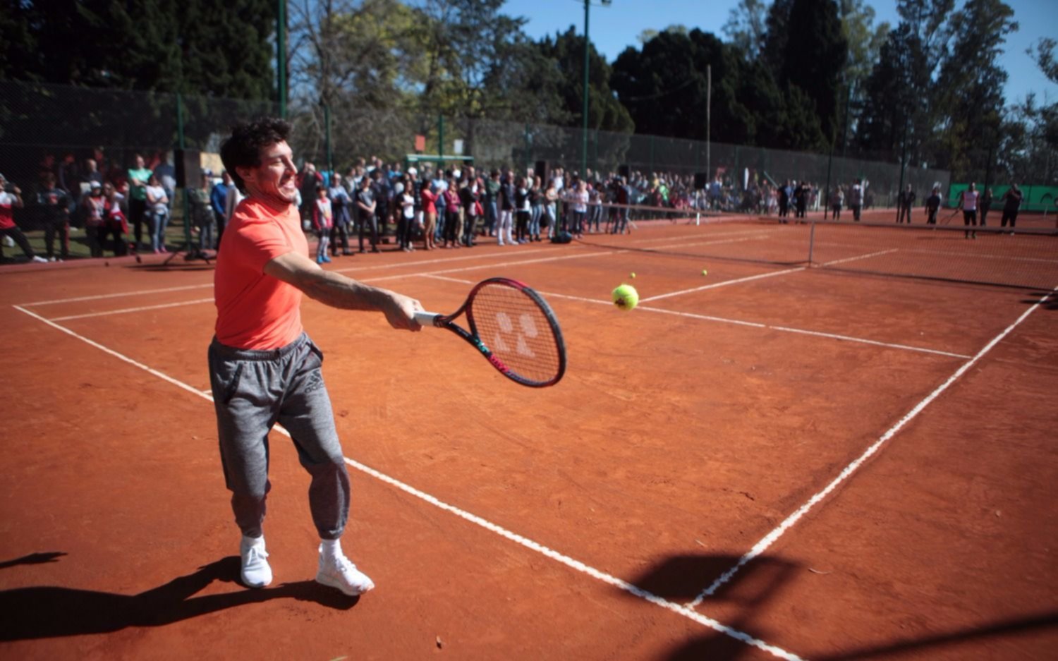El Pincha reinaguró las canchas de tenis con un “Pico” 