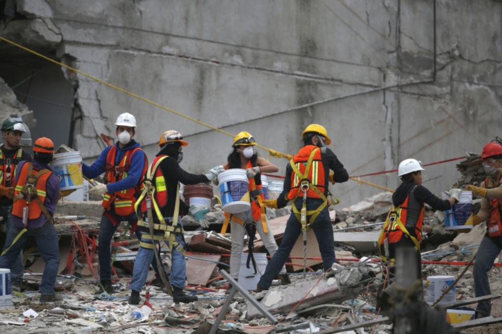 México sigue temblando, con más de 4.000 réplicas