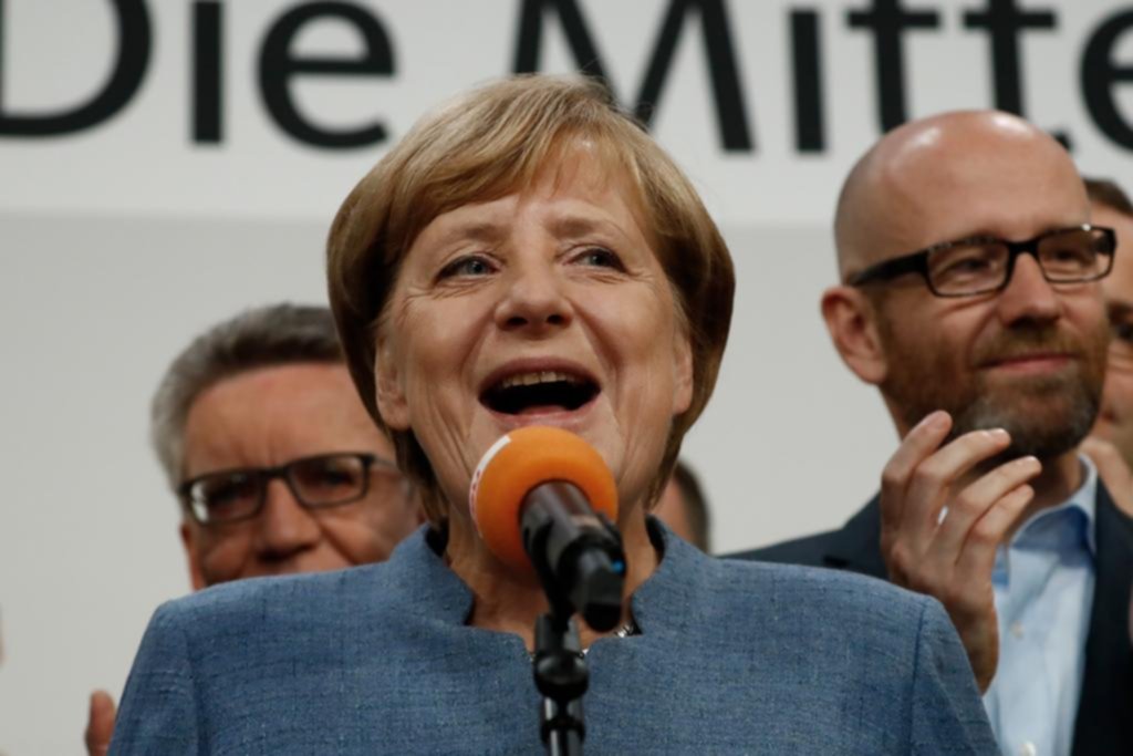 Merkel ganó su cuarta elección en un país sacudido por la ultraderecha