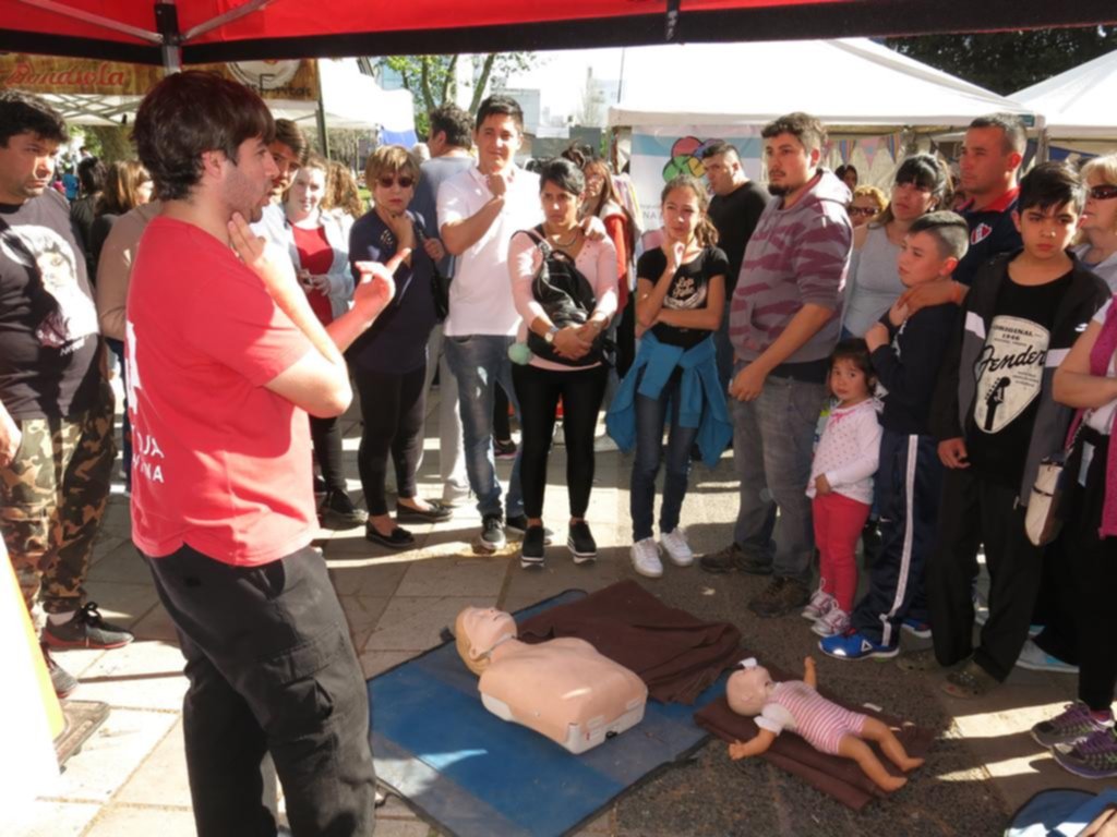 La solidaridad y el voluntariado coparon la plaza Islas Malvinas