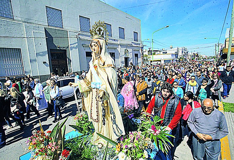 Imponente procesión por la Virgen de la Merced en las calles del centro de Ensenada