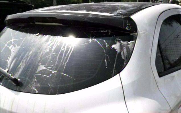 Bullrich fue agredido con huevos y piedras en una recorrida por Avellaneda