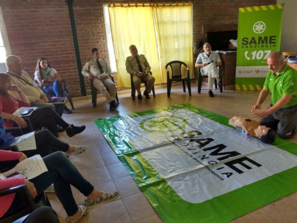 Les dan un curso de reanimación a los vecinos de la Isla Martín García