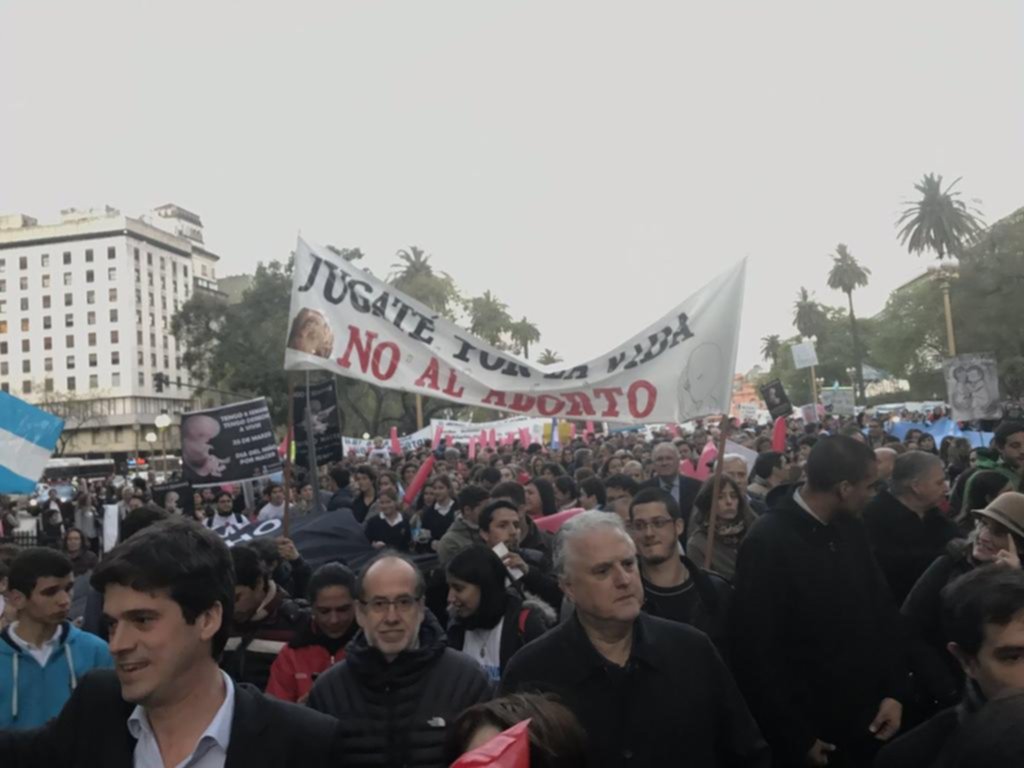 Miles de personas en la marcha por la vida