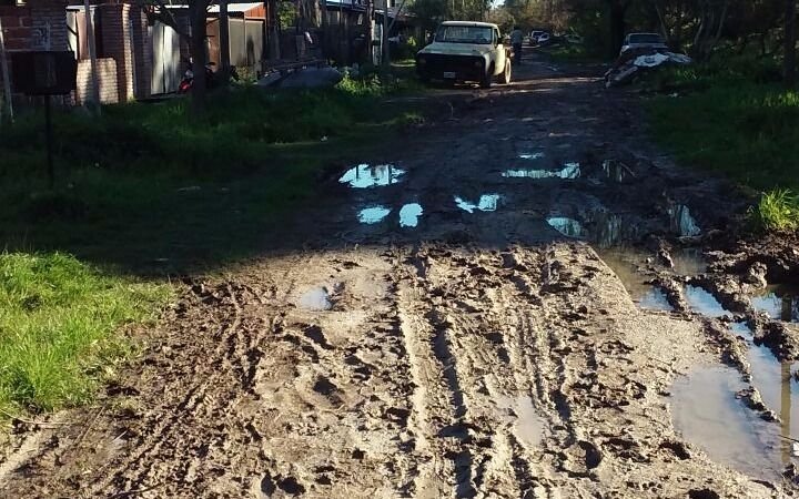 Calle empantanada en Berisso