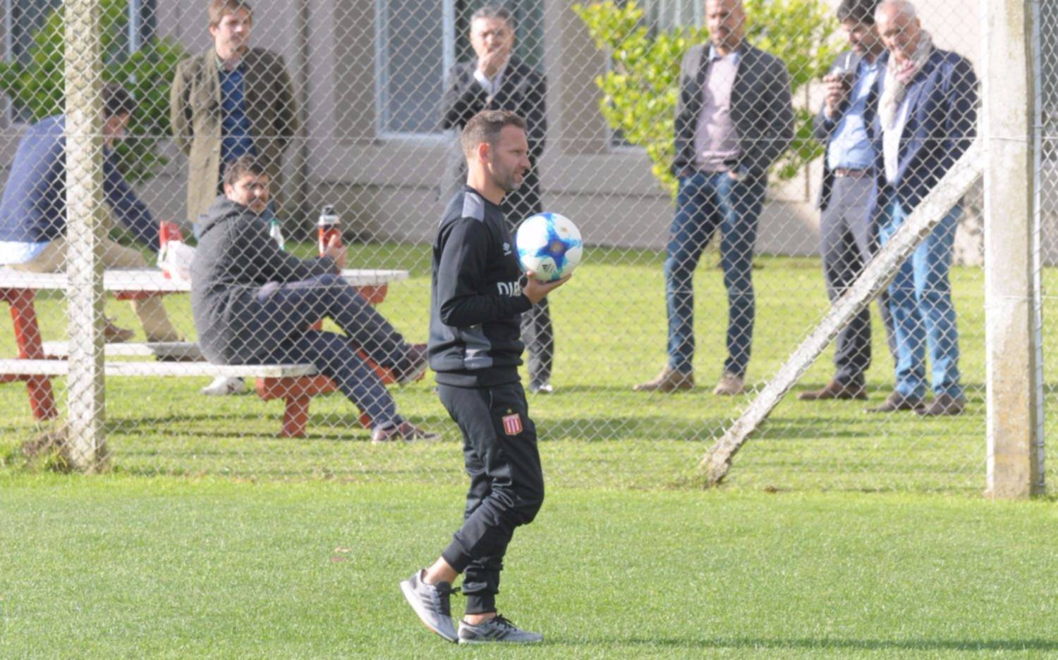 Trabajador, estudioso y sin escuela futbolística