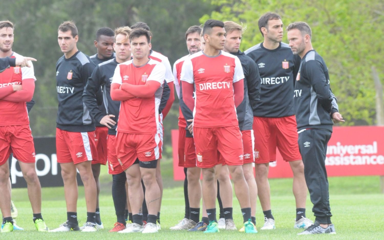 El primer equipo de Bernardi se perfila con un enganche