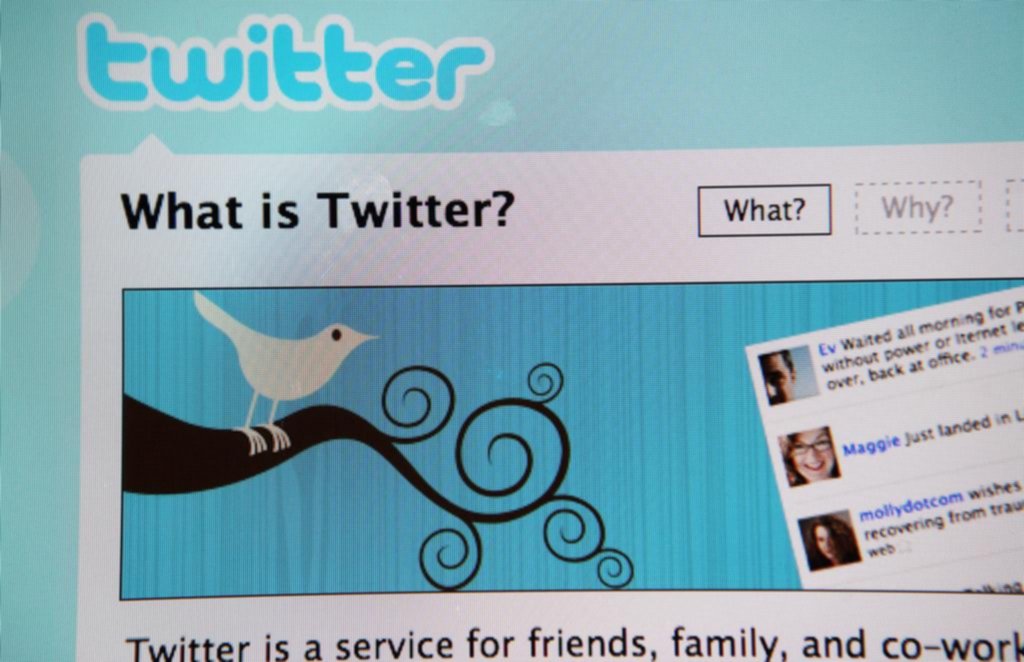 Twitter cierra más de 200 cuentas manejadas por operadores rusos