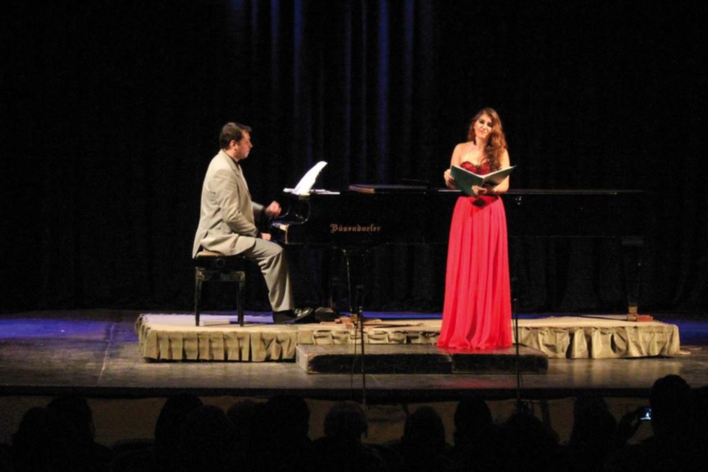 Canto y piano en la Piazzolla