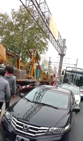 Caos vehicular en 1 y 38 por una obra del tren