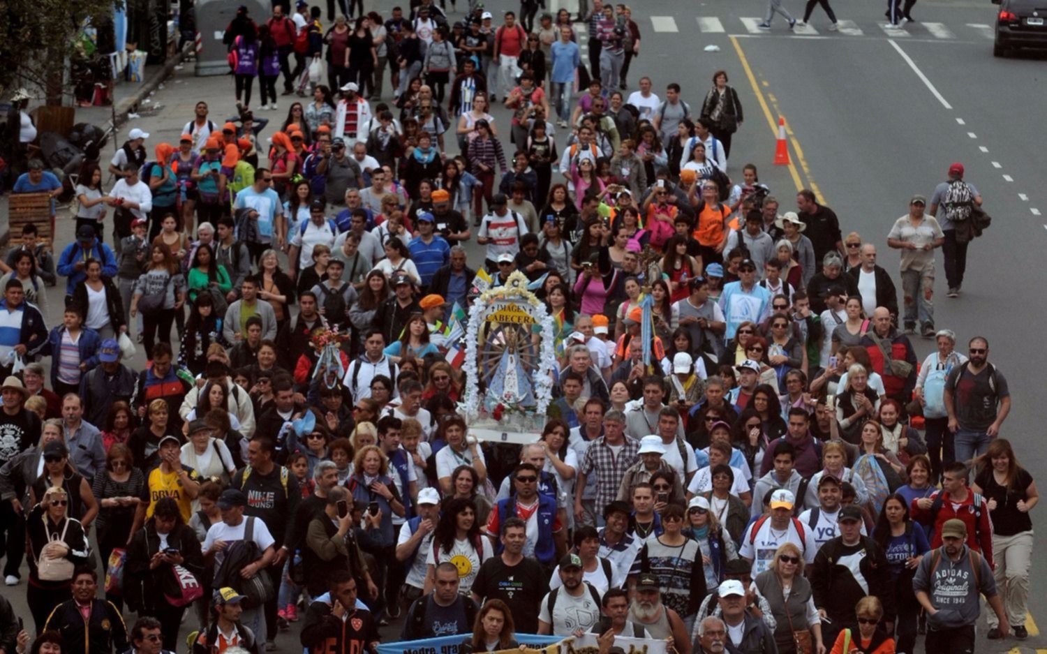 Miles de personas participan de la 43° peregrinación a Luján