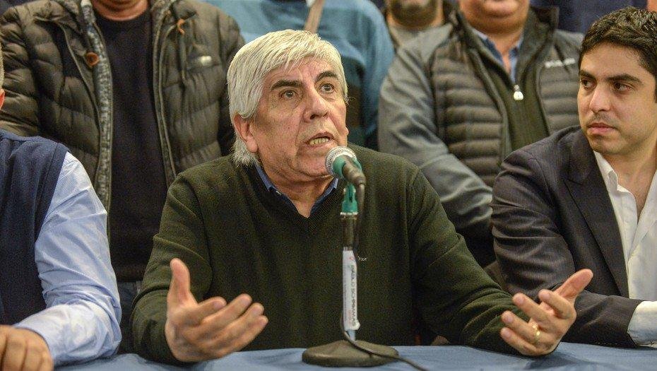 Levantan millonario embargo a Camioneros y quitan multa de Triaca