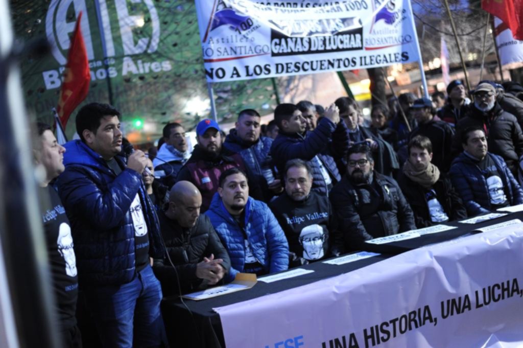 Acto en la carpa del Astillero
