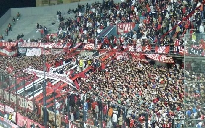 Los hinchas de Independiente arrasaron con las populares