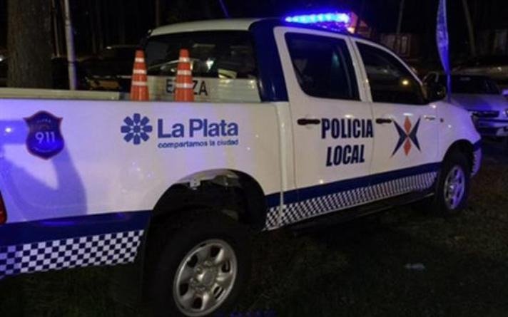 Detuvieron a un adolescente acusado de prenderle fuego el auto a un vecino de City Bell