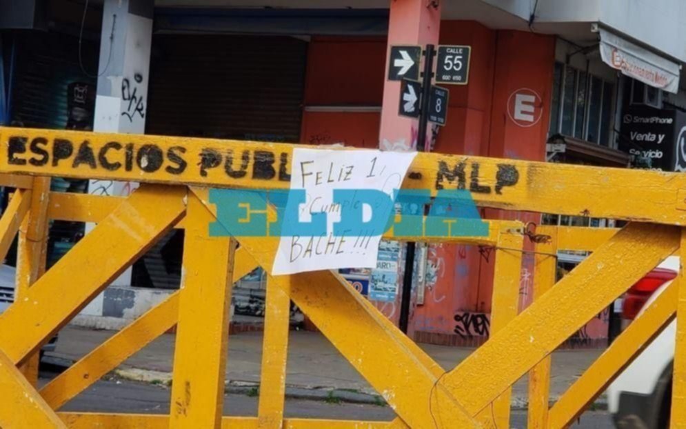 Al bache de 8 y 55 los vecinos le festejaron su primer "cumple"