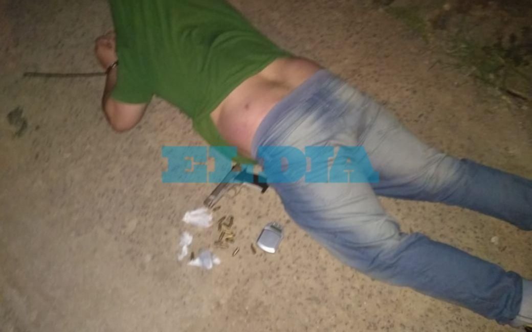 Detienen a un hombre armado en un intento de venta de droga en 137 y 519