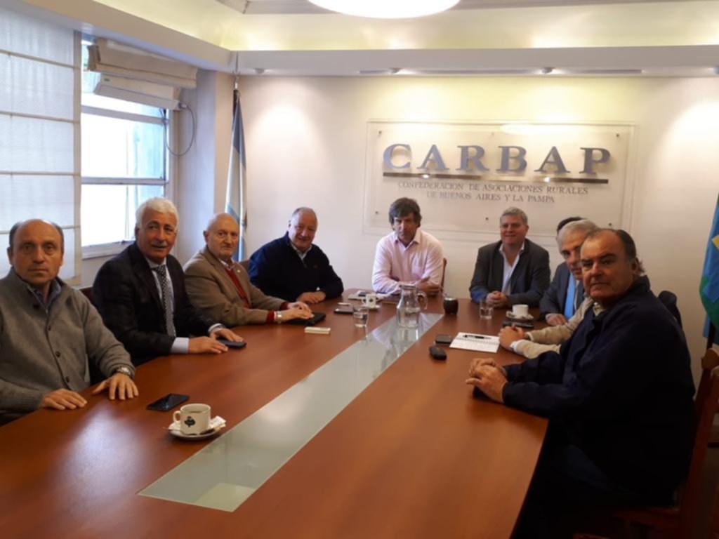 El campo reaccionó con críticas al anuncio de las retenciones y lo calificaron de “duro golpe”