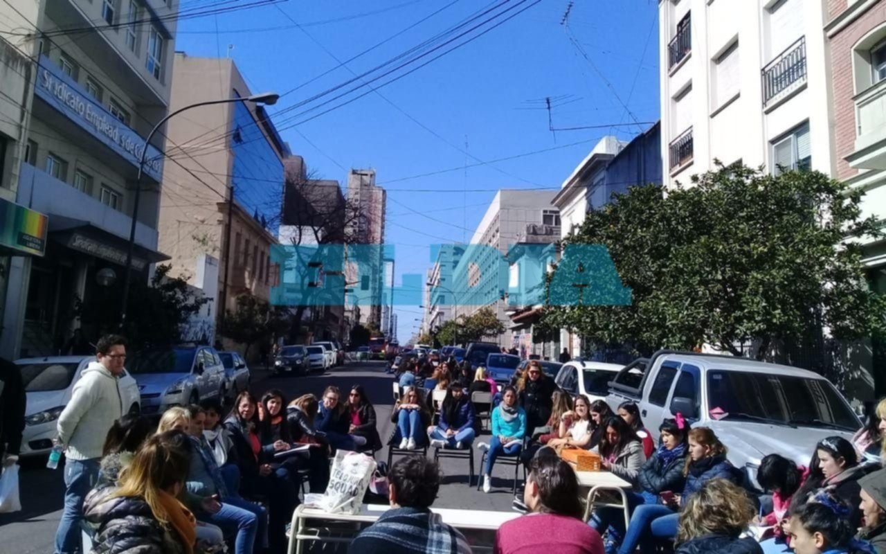 Clases públicas y corte vial en 6, 45 y 46