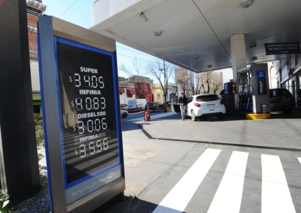 “Usar el auto lo menos posible”, la reacción de platenses ante el sacudón de la nafta