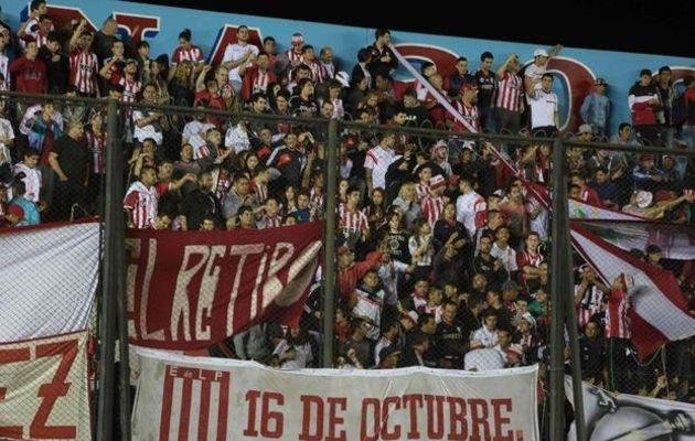 Bronca en los hinchas del León por el horario del encuentro y el valor de las entradas