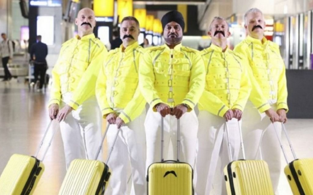 Feliz cumple Freddie: el desopilante homenaje de los maleteros de Heathrow bailando "I want to break free"