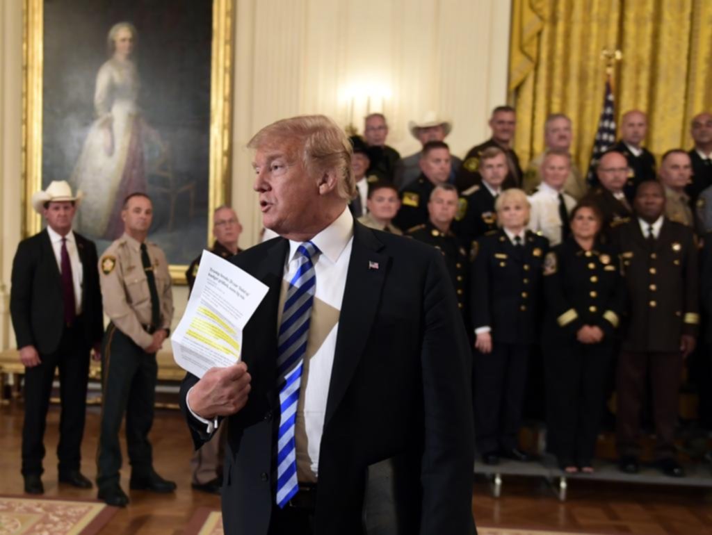 Revelan conjura interna del gobierno para frenar a Trump