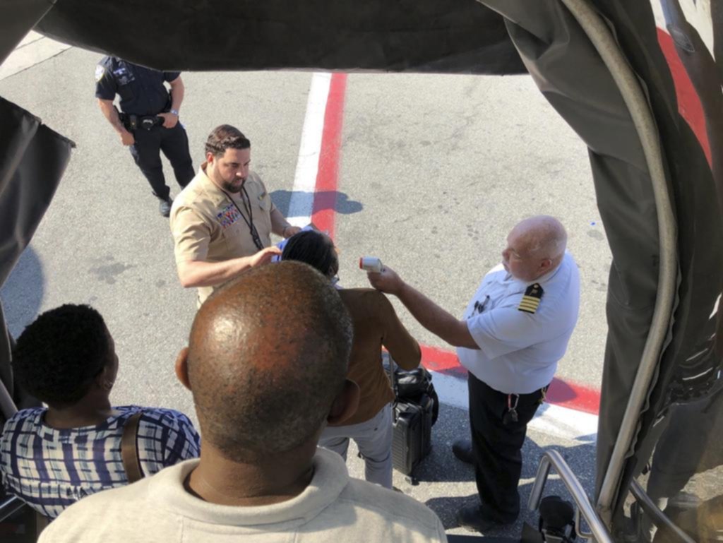 Qué se hace en nuestro país en caso de detectarse la presencia de enfermos en vuelo