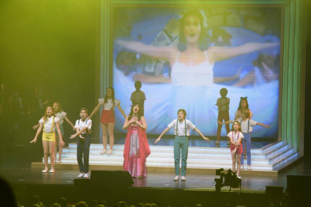 Lleno de figuras, el emotivo homenaje a Romina Yan se emitió anoche por Telefé