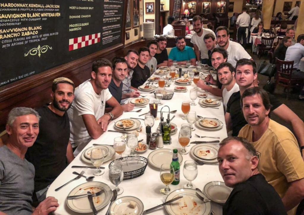 El festejo con los amigos que se hacen notar en Flushing