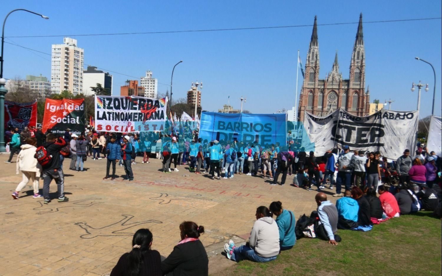  Organizaciones sociales marcharon en Plaza Moreno
