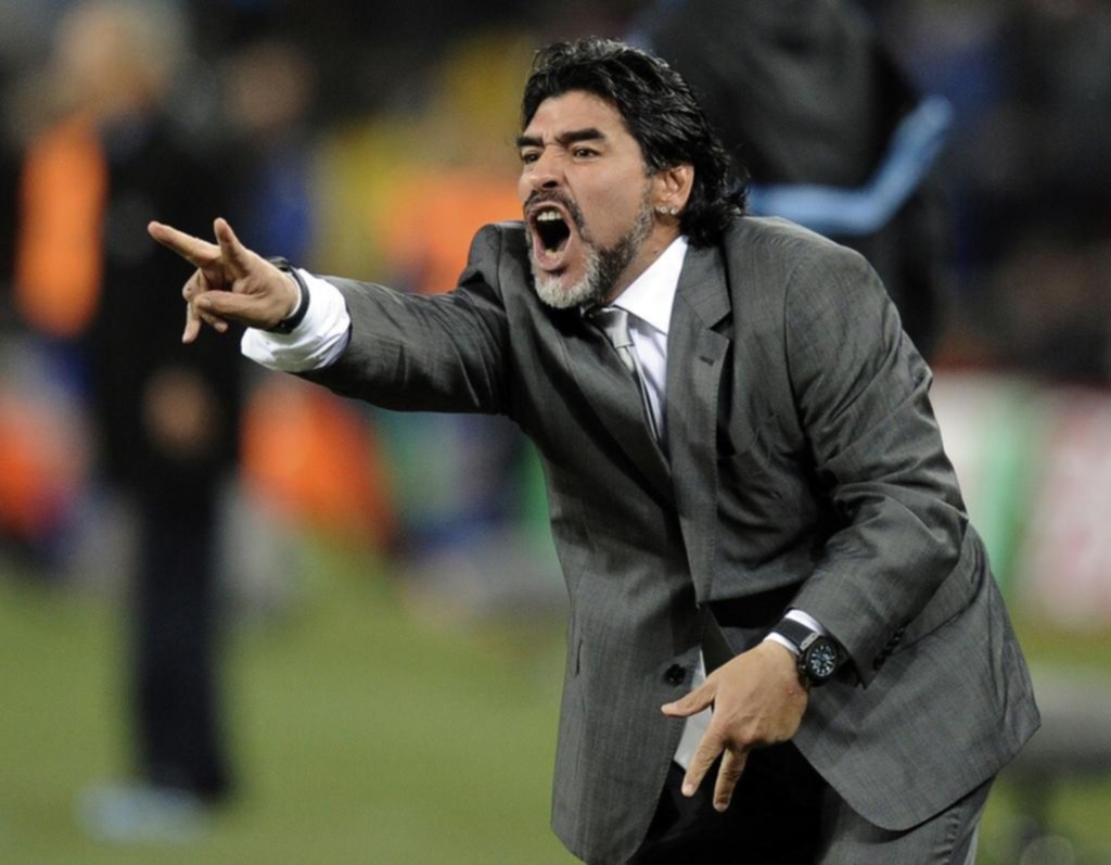 ¡Otra jugada de Maradona! Será DT en la Segunda de México