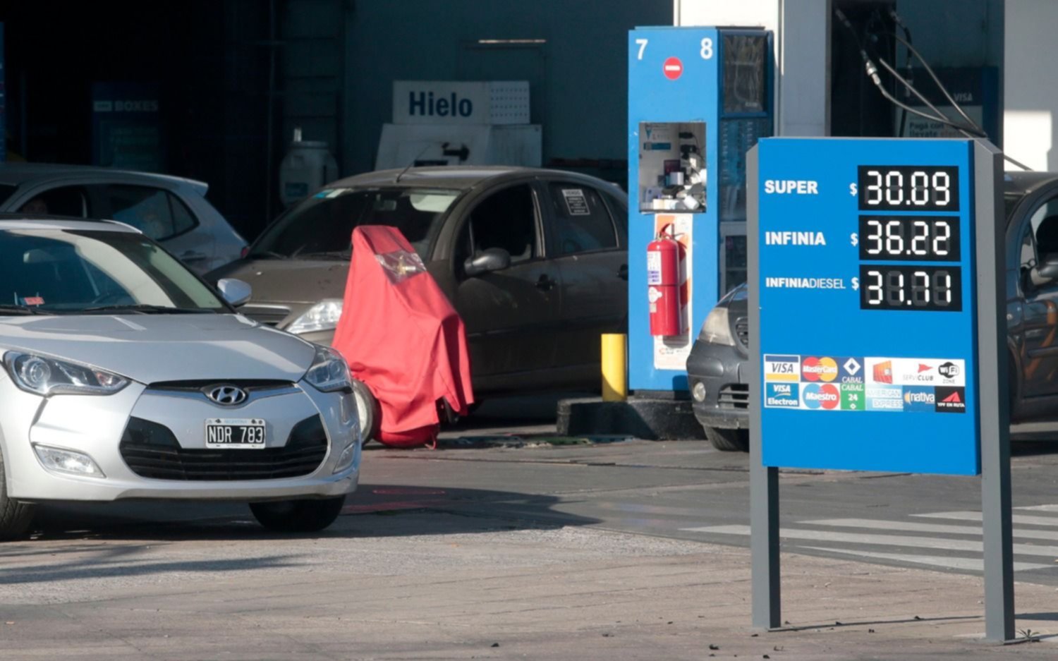 Cae 30% la venta de combustibles en la Provincia: llegaría a $50 la nafta premium