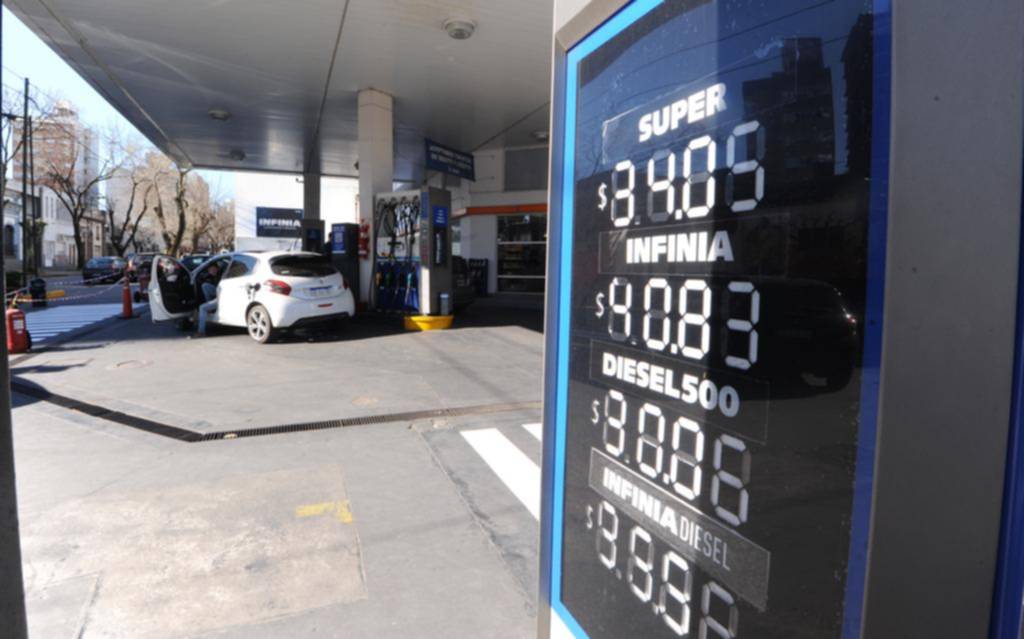 Según estacioneros, cayó 30% la venta de combustibles tras las recientes subas